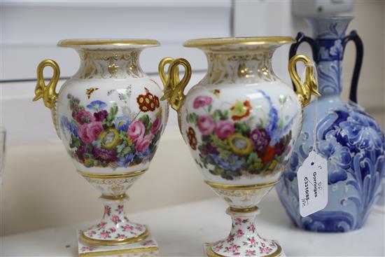 A pair of English porcelain vases, c.1820, H. 20.5cm